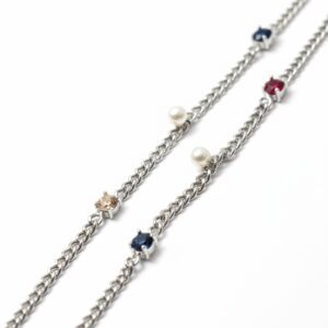 Set de Collar Colorido con Dijes Decorativos y Aretes Topos de Perla en Rodio